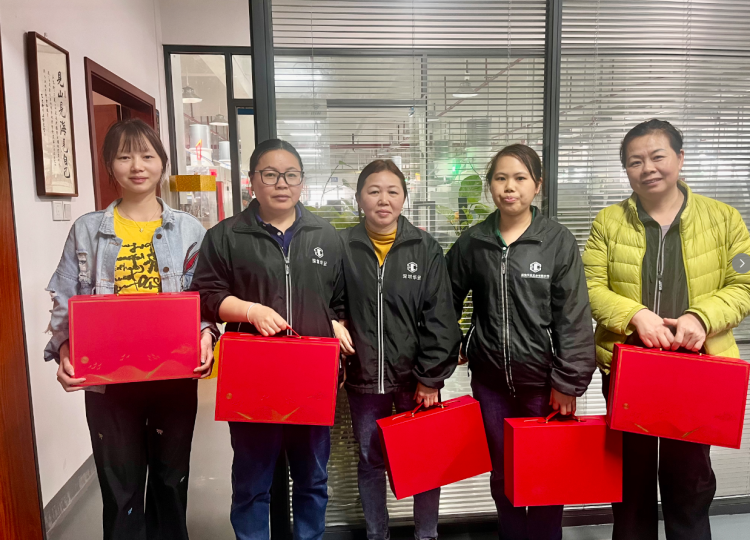 ‌数控车间的“她”力量：暖心聚会致敬“铿锵玫瑰”